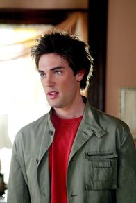 Charmed - Zauberhafte Hexen – Chris (Drew Fuller) ist hier, um die Zukunft zu verändern, indem er die Mächtigen Drei rettet ...