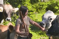 Ich, Bauer – Nebenher arbeitet Miriam auch noch als Hirtin auf einer Alm.