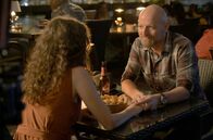 Die Inselärztin – Devin (Jan Erik Madsen) hat sich in Filipa (Anja Knauer) verliebt.; ARD Degeto DIE INSELÄRZTIN - DAS RÄTSEL Uhr im ERSTEN. Devin (Jan Erik Madsen) hat sich in Filipa (Anja Knauer) verliebt.