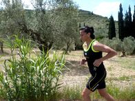 Griechenland - Von Insel zu Insel – Amalia Matthaiou läuft den Ultramarathon über 180 Kilometer von Nemea nach Olympia.