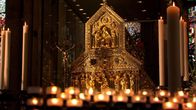 Der Kölner Dom - Gotischer Superbau am Rhein – Momente_der_Geschichte Staffel2 EP Die_Welt_des_Mittelalters_Von_Rittern_Burgen_und_Hexen Reliquienschrein_im_Koelner_DomMomente_der_Geschichte Staffel2 EP Die_Welt_des_Mittelalters_Von_Rittern_Burgen_und_Hexen Reliquienschrein_im_Koelner_Dom
