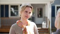 SOKO Wismar – Als "Lockvogel" hat Maren im Auftrag misstrauischer Frauen die Treue ihrer Ehemänner auf die Probe gestellt. Für Monika Gerstenberg (Catherine Flemming), Leiterin der "Lockvogel"-Agentur, ist Marens Tod ein großer Verlust - sie war ihre beste Mitarbeiterin. Hatte eine der Testpersonen Grund, Maren umzubringen?