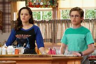 The Goldbergs – Hayley Orrantia (Erica Goldberg), Sean Giambrone (Adam Goldberg).