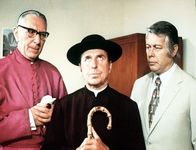 Immer Ärger mit Hochwürden – Theo Lingen (Bischof), Georg Thomalla (Hochwürden Himmelreich), Peter Weck (Thomas Springer).