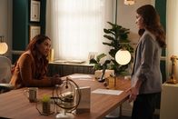 The Flash – Iris West-Allen (Candice Patton, l.); Allegra Garcia (Kayla Compton, r.)