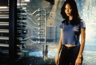 Mission: Impossible 2 – Die einzige Verbindung zum Feind stellt dessen Ex-Geliebte Nyah (Thandie Newton) dar ...