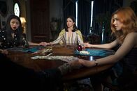 Nancy Drew – (v.l.n.r.) George Fan (Leah Lewis); Bess Marvin (Maddison Jaizani); Nancy Drew (Kennedy McMann)