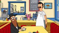 Bob's Burgers – Ein Restaurantkritiker, genannt Moody Foodie (l.), kommt zu Bob's Burgers und veröffentlicht eine sehr negative Rezension dazu. Doch das kann Bob (r.) nicht auf sich sitzen lassen und schmiedet einen Plan, um seinen Ruf wieder herzustellen ...