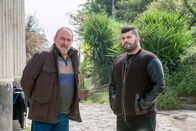 Gomorrha - Die Serie – Gennaro Savastano (Salvatore Esposito, re.) und sein Onkel Gerlando Levante (Gianni Parisi, li.).
