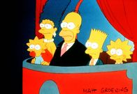 Die Simpsons – (1. Staffel) - Eine ungewöhnliche Situation: (v.l.n.r.) Maggie, Marge, Homer, Bart und Lisa besuchen die Oper.