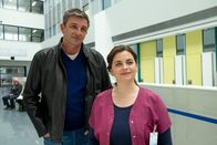 Der Bergdoktor – Lilli (Ronja Forcher) hat von Franziskas Einladung gehört. Wird Martin (Hans Sigl) ihr nachkommen und nach New York gehen?
