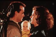 Ghostbusters 2 – Peter (Bill Murray, l.) findet nicht nur Danas (Sigourney Weaver, r.) kleines Baby süß. Auch die Mutter des Kindes hat's ihm angetan ...