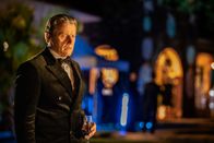 Death in Paradise – Der Wirtschaftsmogul Philip Carlton (Anthony Calf) führt ein Leben in Luxus und Glamour. Doch ihn erwartet ein düsteres Schicksal.