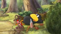 Der kleine Rabe Socke – Socke strahlt. So viele Leckereien hat er sich mit seiner List erschlichen!