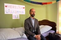Hotel Heidelberg – Ingolf (Christoph Maria Herbst) muss sich erst noch an die neue Vaterrolle gewöhnen.