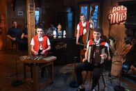 Potzmusig – V.l.n.r.: Am Piano Noeli Manser, am Kontrabass Maurus Fässler, am Hackbrett Damian Inauen, am Akkordeon Jan Manser. Copyright: SRF/eastdesign.ch/Nicolas Senn