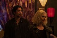 The 100 – Bellamy Blake (Bob Morley, l.); Clarke Griffin / Josephine Lightbourne (Eliza Taylor, r.)