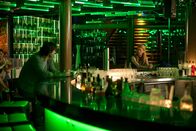 Süßer September – In einer Bar trifft Rebecca (Caroline Peters) auf den seelenverwandten Bruno (Mišel Matičević), der ebenfalls schon lange mit der Liebe abgeschlossen hat.