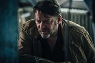 neoriginal: Decision Game – Robert (Roeland Wiesnekker) muss fassungslos mit ansehen, wie Vera durch eine riskante Aktion seinen Plan gefährdet. Schafft sie es, das Blatt zu wenden?