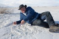 Das Eiszeit-Rätsel - Warum starben die Riesentiere aus? – Eiszeit-Experte Dick Mol findet im Gips der White Sands in New Mexico die Fußspur eines Mammuts, darin den Fußabdruck eines menschlichen Jägers.