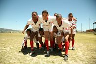 Karen in Action – Rugby ist in Südafrika so populär wie bei uns Fußball und mit American Football zu vergleichen, nur ohne Helm und ohne Ganzkörperpanzerung. Karen besucht die Rugby-Mannschaft Wellington Roses.