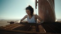 Fall – Becky (Grace Caroline Currey) muss in luftigen Höhen ums Überleben kämpfen.