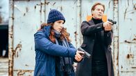 Der Alte – Caspar Bergmann (Thomas Heinze) und Annabell Lorenz (Stephanie Stumph) können mit ihrem beherzten Eingreifen eine Tragödie verhindern.