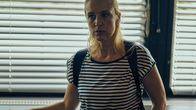 SOKO Wien – Gruppeninspektorin Penny Lanz (Lilian Klebow) erfährt, dass Schneider seine Frau geschlagen haben soll.