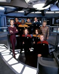 Star Trek - Raumschiff Voyager – Gemeinsam mit den verfeindeten Maquis ist die Crew der Voyager von einem fremden Wesen 70.000 Lichtjahre von der Erde entfernt in eine unbekannte Milchstraße des Delta Quadranten geschleudert worden.
