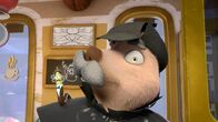Maulwurf Moley – Der berühmte Detektiv Sherlock Mauls, mit seinem Assistent Wurmson auf der Schulter, bietet Moley und Dotty seine Hilfe an, um einen kniffeligen Fall zu lösen.