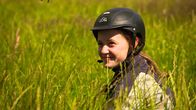 HipHorses – Als das Pferd Checker Jack geboren wurde, war Larissa selbst erst 7 Jahre alt â€“ aber sie wusste sofort: "Wenn der mal groĂź ist, will ich ihn reiten!"Â