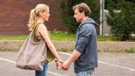 Der Lehrer – Stefan (Hendrik Duryn) und Karin (Jessica Ginkel) treffen eine Entscheidung.