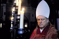 Borgia – Bei der Totenmesse für den verstorbenen Papst Innozenz VIII hält Rodrigo Borgia (John Doman) eine mitreißende Predigt.
