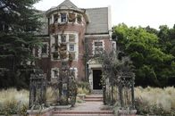 American Horror Story – Irgendetwas ist faul an dem alten Haus, das äußerst günstig zum Verkauf angeboten wird ...