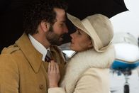American Hustle – Liebe oder Täuschung? Sydney (Amy Adams) ist für Richie (Bradley Cooper) schwer zu durchschauen.