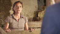 Die Kirche bleibt im Dorf – SWR Fernsehen DIE KIRCHE BLEIBT IM DORF, FOLGE 9, "Christine" Uhr. Von ihrem Vater, der ohnehin nie viel von hielt, hat Christine Rossbauer (Karoline Eichhorn) einen Waldsee geerbt, der mal den Häberles gehörte. Warum aber will Gottfried Häberle (Christian Pätzold) den See unbedingt zurückkaufen? Christine (Karoline Eichhorn) weiß nicht so richtig, was dieses Angebot zu bedeuten hat.