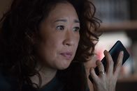 Killing Eve – Im Fall der neuen Auftragskillerin überschlagen sich die Ereignisse. Auf der Suche nach Antworten bekommt Eve (Sandra Oh) einen interessanten Anruf.