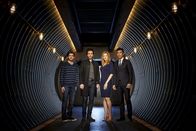 Salvation – (1. Staffel) - Wollen mit einem Geheimprojekt die Erde vor einem Asteroideneinschlag retten: (v.l.n.r.) MIT-Student Liam Cole (Charlie Rowe), IT-Milliardär Darius Tanz (Satiago Cabrera), Pentagon-Pressesprecherin Grace Barrows (Jennifer Finnigan) und stellvertretender Verteidigungsminister Harris Edwards (Ian Anthony Dale) ...