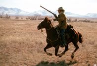Tom Horn – Seit Tom (Steve McQueen) als Weidedetektiv eingestellt wurde, sieht er endlich wieder einen Sinn in seinem Leben.