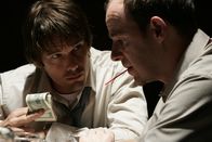 Tödliche Entscheidung – Hank (Ethan Hawke) heuert den Kleinkriminellen Bobby (Brían F. O’Byrne) an. Ob das tatsächlich so eine gute Idee ist