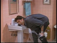 Friends – Zu Ross' (David Schwimmer) neuem Lebensstil gehören hautenge Lederhosen._Titel: Friends