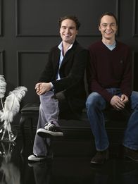 The Big Bang Theory – (3. Staffel) - Zwei brilliante Physiker mit wenig Lebenserfahrung: Dr. Leonard Hofstadter (Johnny Galecki, l.) und Dr. Sheldon Cooper (Jim Parsons, r.) ...