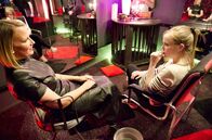 Friederike klopft an! – Für ihre Doku-Reihe „Friederike klopft an“ trifft Friederike Kempter die Sexworkerin und Sexualtherapeutin „Daria“ in Stuttgart.