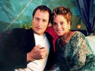 Mit fünfzig küssen Männer anders – Seit 3 Jahren sind Erik (Markus Knüfken) und Sofie (Muriel Baumeister) ein Paar: Zeit für einen Heiratsantrag.