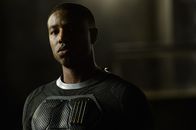 Fantastic 4 – Als Johnny Storm (Michael B. Jordan) erkennt, dass er nach einer Reise durch das Quantum Gate auf den Planeten Zero plötzlich Feuer kontrollieren und sich sogar selber entzünden kann, ahnt er nicht, dass diese Fähigkeit schon bald bei der Rettung der Welt zum Einsatz kommt ...