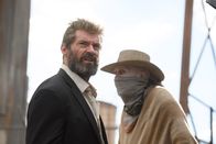 Logan - The Wolverine – (v.l.n.r.) Logan (Hugh Jackman); Caliban (Stephen Merchant)