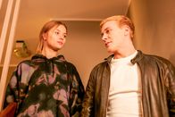 Gestern waren wir noch Kinder – Tim Münzinger (Julius Nitschkoff) ist eine große Stütze für Vivi Klettmann (Julia Beautx).