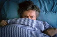 In Bed With Michel Gondry – Michel Gondry leidet seit vielen Jahren unter Schlafstörungen. Doch die schlaflosen Nächte nutzt der Künstler und wird kreativ.