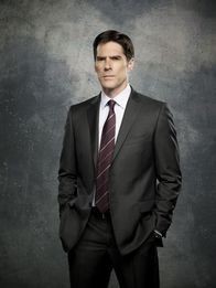 Criminal Minds – (8. Staffel) - Aaron Hotchner (Thomas Gibson) ist ebenso Teamleiter wie Teamplayer des BAU: Immer loyal, aber auch durchsetzungsstark, schützt er die Einheit nach innen und außen ...