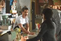 The Grinder - immer im Recht – Nachdem Dean (Rob Lowe) seine Grinder-Identität abgelegt hat, weigert er sich Stewart bei einem Fall zu helfen, der den Untergang der Firma bedeuten könnte ...